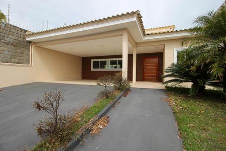 Casa de condomínio para alugar com 250m², 3 quartos e 4 vagasFachada