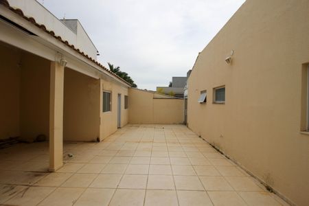 Casa de condomínio para alugar com 250m², 3 quartos e 4 vagasQuintal
