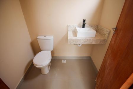 Casa de condomínio para alugar com 250m², 3 quartos e 4 vagasLavabo