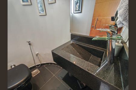 Apartamento à venda com 178m², 3 quartos e 2 vagas Apartamento à venda com 178m², 3 quartos e 2 vagasLavabo