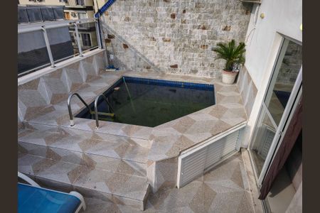 Apartamento à venda com 178m², 3 quartos e 2 vagas Apartamento à venda com 178m², 3 quartos e 2 vagasPiscina