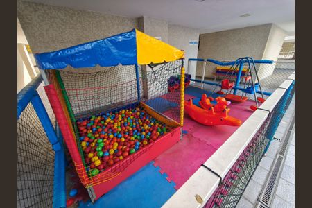 Apartamento à venda com 178m², 3 quartos e 2 vagas Apartamento à venda com 178m², 3 quartos e 2 vagasÁrea comum - Playground