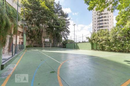 Apartamento à venda com 301m², 3 quartos e 3 vagas Apartamento à venda com 301m², 3 quartos e 3 vagasÁrea comum - Quadra Poliesportiva