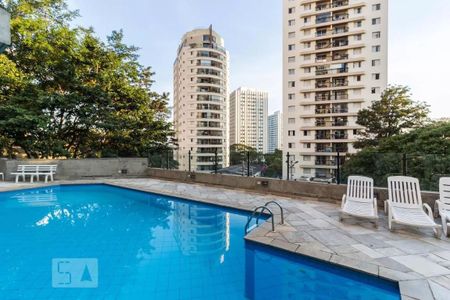 Apartamento à venda com 301m², 3 quartos e 3 vagas Apartamento à venda com 301m², 3 quartos e 3 vagasÁrea comum - Piscina