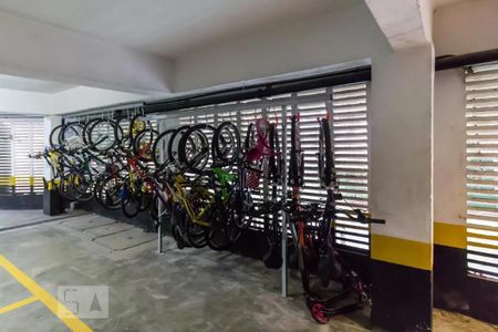 Apartamento à venda com 301m², 3 quartos e 3 vagas Apartamento à venda com 301m², 3 quartos e 3 vagasÁrea comum - Bicicletário