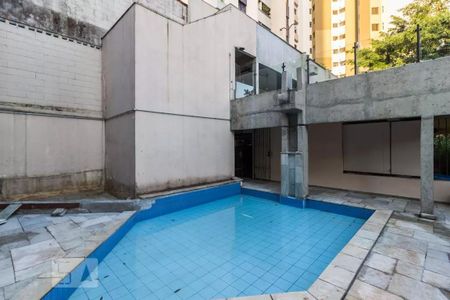Apartamento à venda com 301m², 3 quartos e 3 vagas Apartamento à venda com 301m², 3 quartos e 3 vagasÁrea comum - Piscina