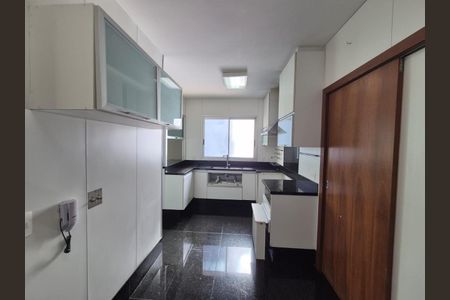 Apartamento à venda com 174m², 4 quartos e 3 vagas