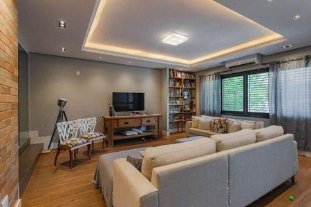 Casa à venda com 3 quartos, 252m² em Chácara das Pedras, Porto Alegre