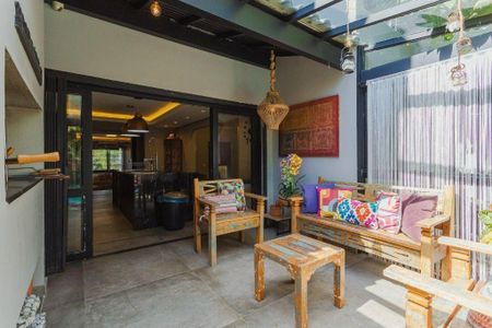 Casa à venda com 3 quartos, 252m² em Chácara das Pedras, Porto Alegre