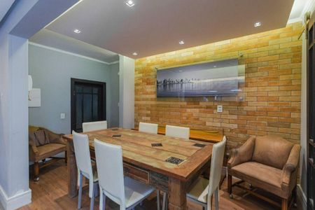 Casa à venda com 3 quartos, 252m² em Chácara das Pedras, Porto Alegre