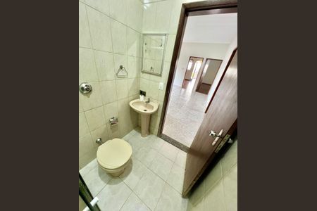 Casa para alugar com 160m², 3 quartos e 1 vaga Casa para alugar com 160m², 3 quartos e 1 vagaBanheiro Social