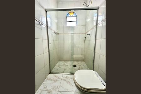 Casa para alugar com 160m², 3 quartos e 1 vaga Casa para alugar com 160m², 3 quartos e 1 vagaBanheiro da Suíte 1
