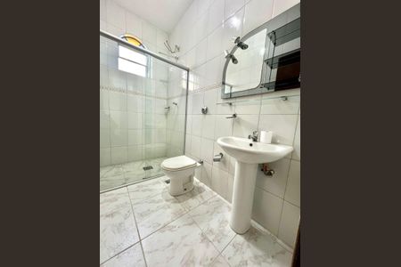 Casa para alugar com 160m², 3 quartos e 1 vaga Casa para alugar com 160m², 3 quartos e 1 vagaBanheiro da Suíte 1