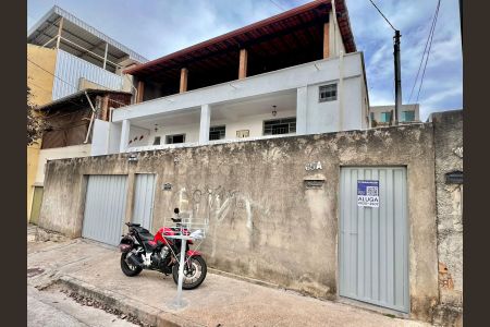 Casa para alugar com 160m², 3 quartos e 1 vaga Casa para alugar com 160m², 3 quartos e 1 vagaFachada