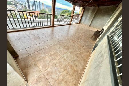 Casa para alugar com 160m², 3 quartos e 1 vaga Casa para alugar com 160m², 3 quartos e 1 vagaVaranda Externa - Frente