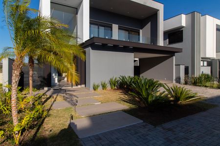 Casa de condomínio à venda com 325m², 5 quartos e 4 vagasFachada