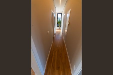 Casa de condomínio à venda com 325m², 5 quartos e 4 vagasCorredor