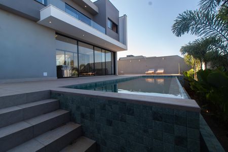Casa de condomínio à venda com 325m², 5 quartos e 4 vagasÁrea Externa