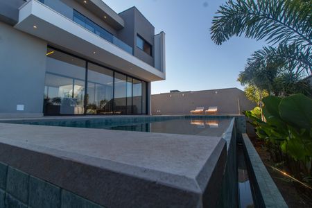 Casa de condomínio à venda com 325m², 5 quartos e 4 vagasÁrea Externa