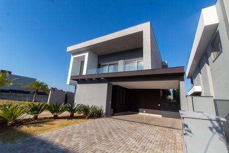 Casa de condomínio à venda com 325m², 5 quartos e 4 vagasFachada