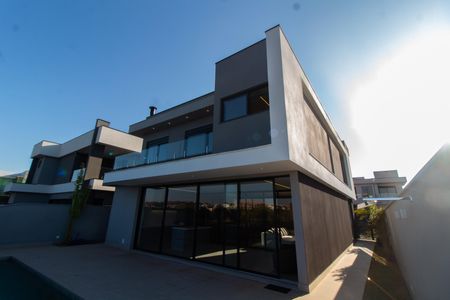 Casa de condomínio à venda com 325m², 5 quartos e 4 vagasFachada