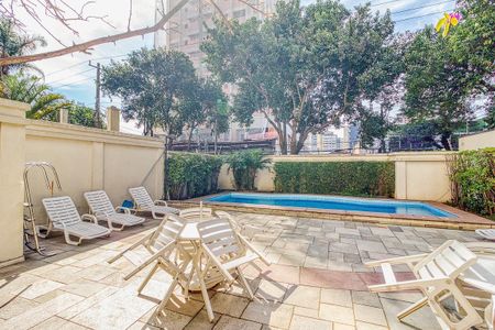 Apartamento à venda com 95m², 3 quartos e 2 vagas Apartamento à venda com 95m², 3 quartos e 2 vagasÁrea comum - Piscina