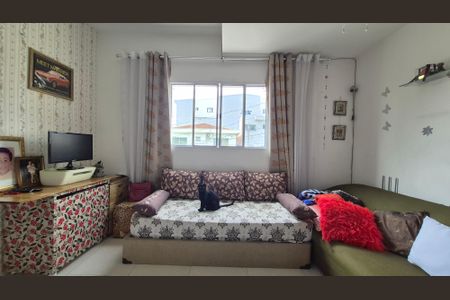 Casa à venda com 96m², 3 quartos e 2 vagasSala