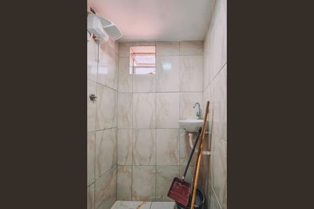Banheiro de kitnet/studio para alugar com 0 quarto, 28m² em Boca do Rio, Salvador