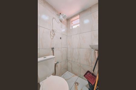 Banheiro de kitnet/studio para alugar com 0 quarto, 28m² em Boca do Rio, Salvador