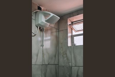 Banheiro de kitnet/studio para alugar com 0 quarto, 28m² em Boca do Rio, Salvador