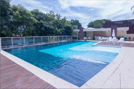 Apartamento à venda com 129m², 3 quartos e 2 vagas Apartamento à venda com 129m², 3 quartos e 2 vagasÁrea comum - Piscina