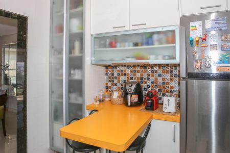 Apartamento à venda com 129m², 3 quartos e 2 vagas Apartamento à venda com 129m², 3 quartos e 2 vagasCozinha