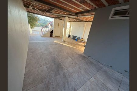 Casa à venda com 60m², 2 quartos e 2 vagasGaragem