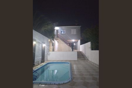 Casa à venda com 60m², 2 quartos e 2 vagasPiscina