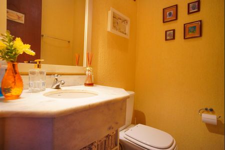 Lavabo de casa à venda com 3 quartos, 160m² em Vila Jardim, Porto Alegre
