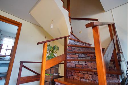 Casa à venda com 160m², 3 quartos e 2 vagasEscada - Segundo Andar