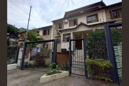 Casa à venda com 160m², 3 quartos e 2 vagas Casa à venda com 160m², 3 quartos e 2 vagasFachada e Garagem