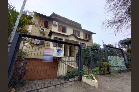 Casa à venda com 160m², 3 quartos e 2 vagas Casa à venda com 160m², 3 quartos e 2 vagasFachada e Garagem