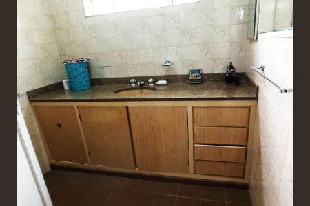 Casa à venda com 190m², 3 quartos e 3 vagas Banheiro Social