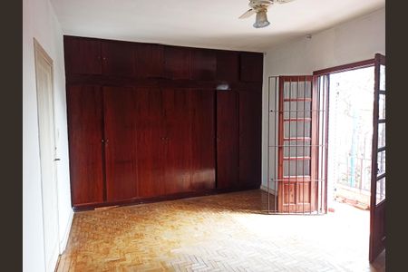 Casa à venda com 190m², 3 quartos e 3 vagasQuarto 01 com Varanda