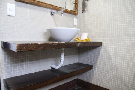 Casa à venda com 240m², 4 quartos e 4 vagasBanheiro Social