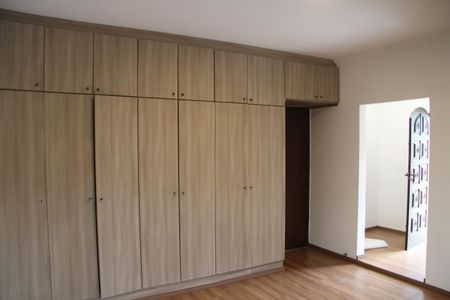 Casa à venda com 240m², 4 quartos e 4 vagasSuíte