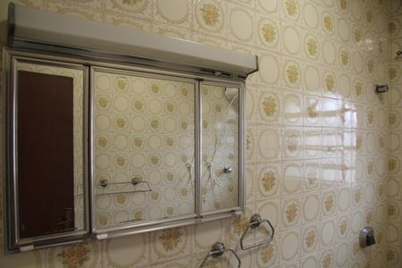 Casa à venda com 240m², 4 quartos e 4 vagasBanheiro da Suíte