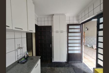 Casa à venda com 240m², 4 quartos e 4 vagas Casa à venda com 240m², 4 quartos e 4 vagasÁrea de Serviço