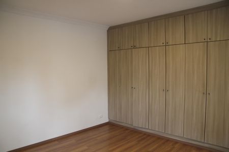 Casa à venda com 240m², 4 quartos e 4 vagasSuíte