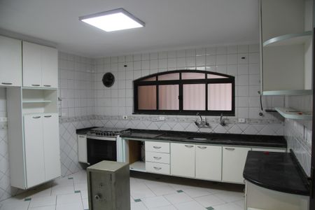 Casa à venda com 240m², 4 quartos e 4 vagasCozinha