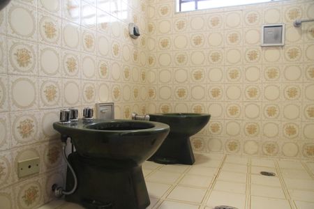 Casa à venda com 240m², 4 quartos e 4 vagasBanheiro da Suíte