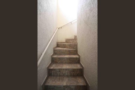 Casa à venda com 125m², 3 quartos e 2 vagasEscada