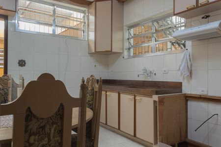 Casa à venda com 420m², 3 quartos e 3 vagas Casa à venda com 420m², 3 quartos e 3 vagasCozinha