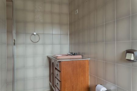 Casa à venda com 420m², 3 quartos e 3 vagas Casa à venda com 420m², 3 quartos e 3 vagasBanheiro da Suíte